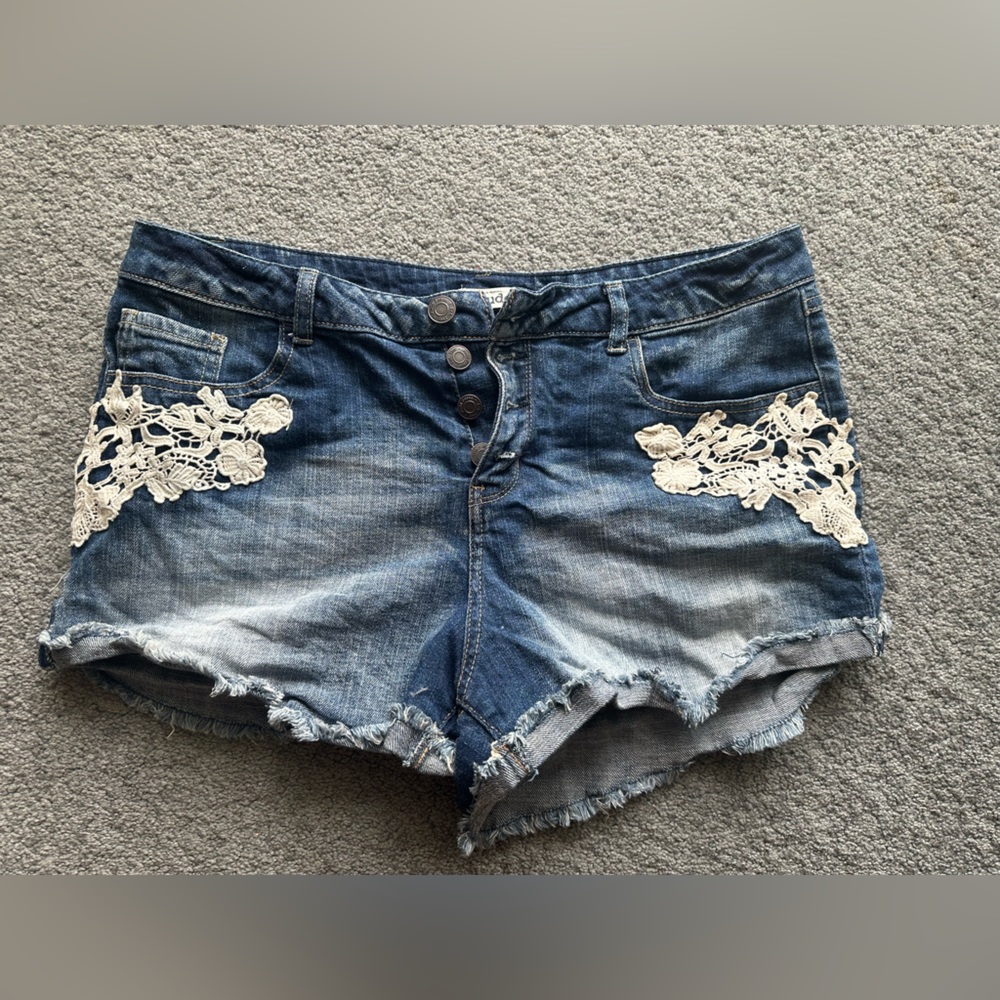 MUDD blue/light blue wash denim blue jean shorts lace pattern/ 4 buttons size 17